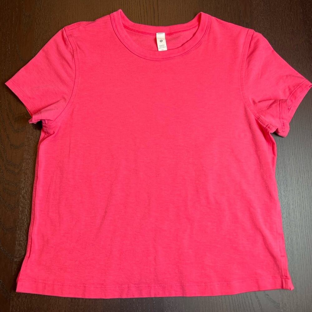 Women’s Lululemon Size 2 Pink Short Sleeve Basic Tshirt Athletic Gym Cropped